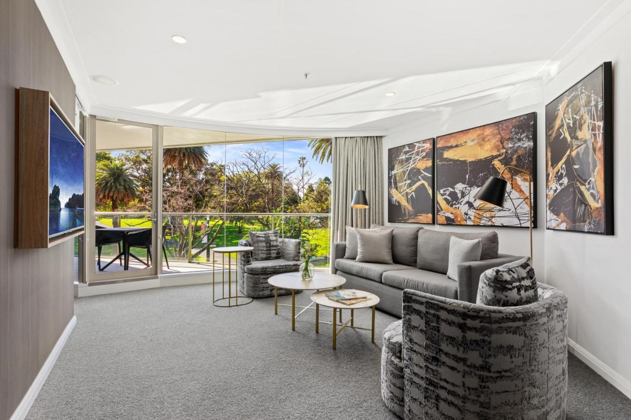 Two-Bedroom Deluxe Apartment with Garden View