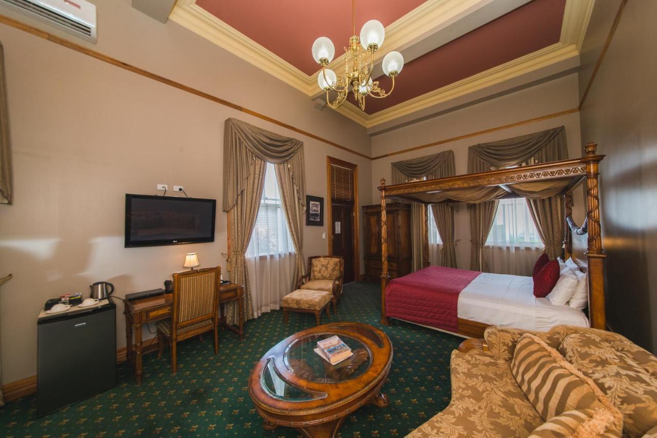 Deluxe King Suite with Spa Bath
