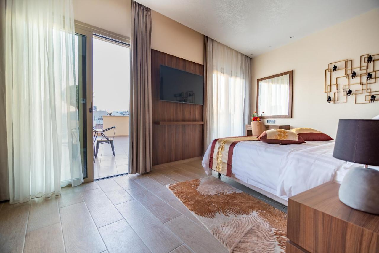 Deluxe Room City View Lounge Access