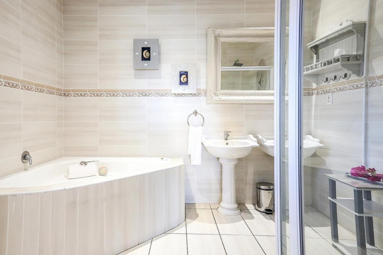 Honeymoon Suite Partial Sea View
