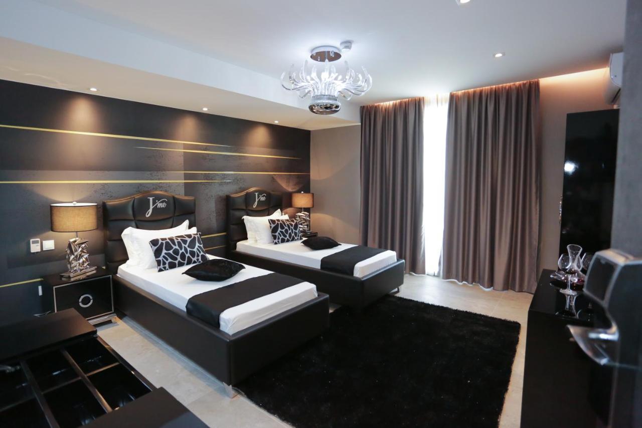Tweepersoonskamer met 2 Aparte Bedden en Balkon