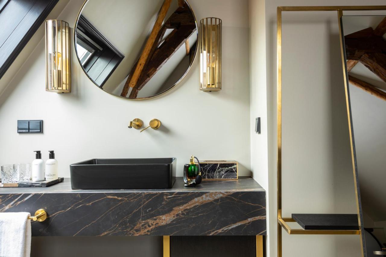 Suite,1106365170:JPEG