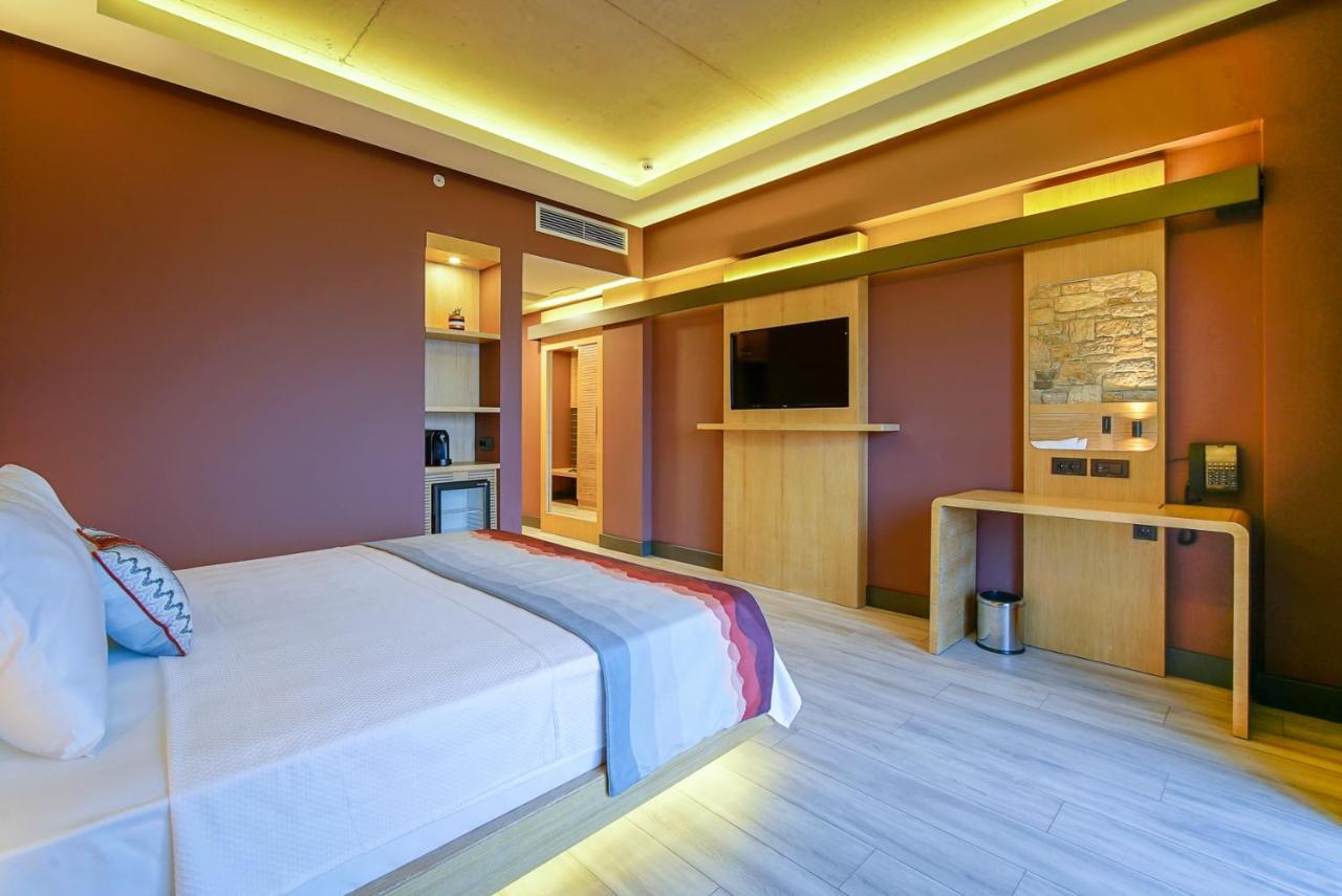 Deluxe Double Room with Balcony and Sea View