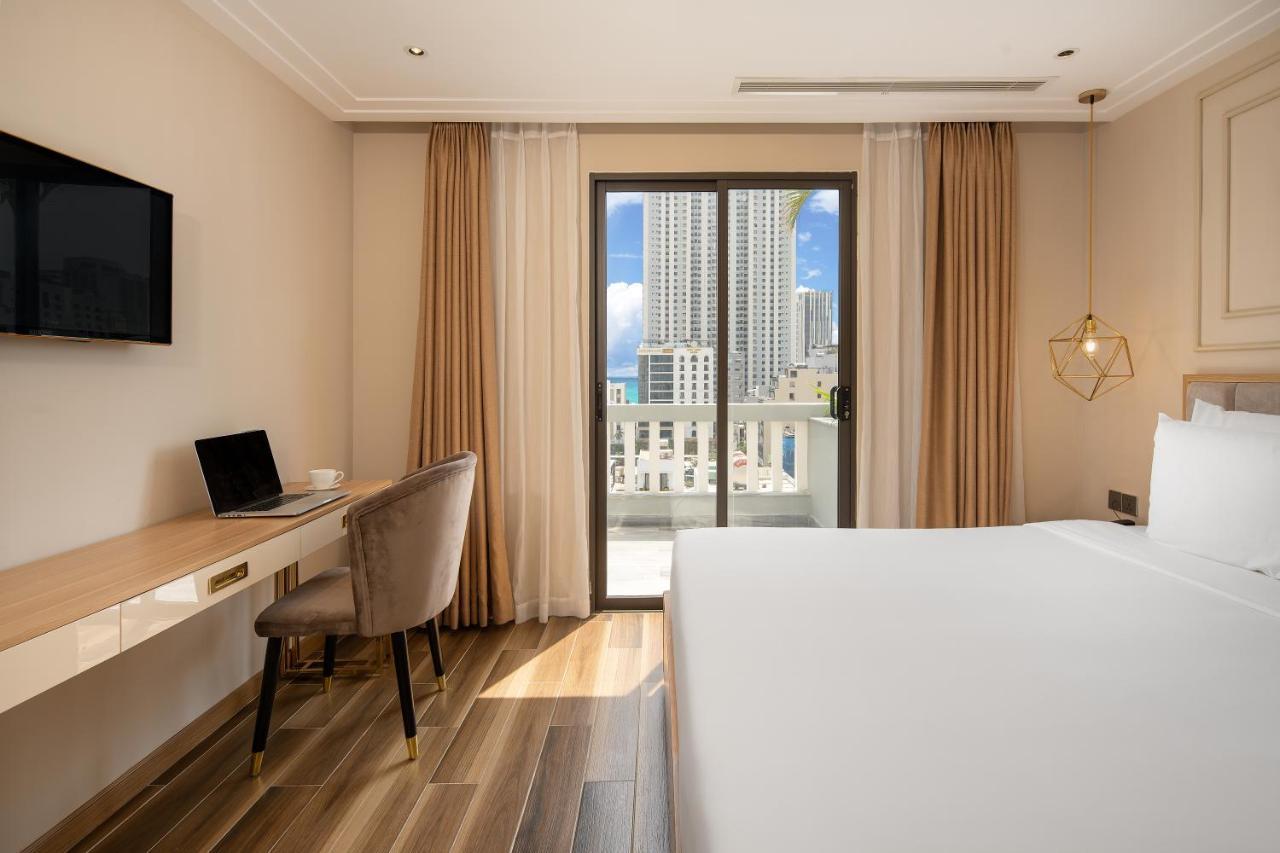 Twin Suite with Balcony and City View