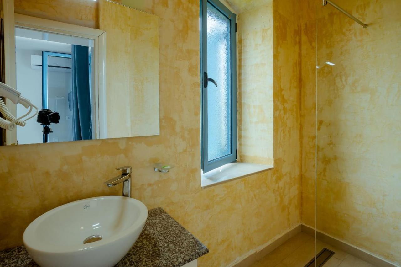 Deluxe Double Room with Balcony and Sea View