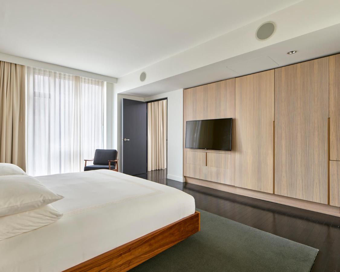 Corner Deluxe King Room