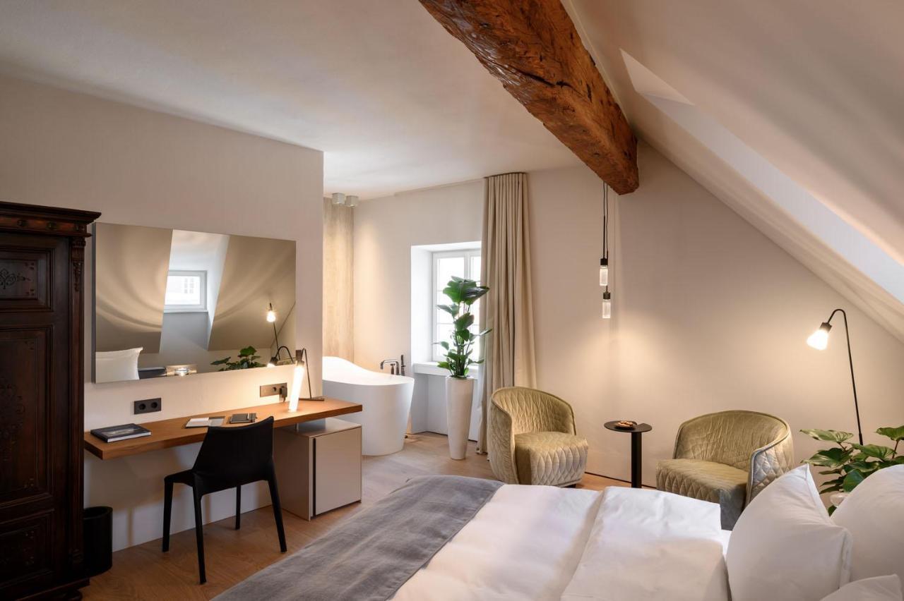 Deluxe Double Room with Bath,1136643067:JPEG