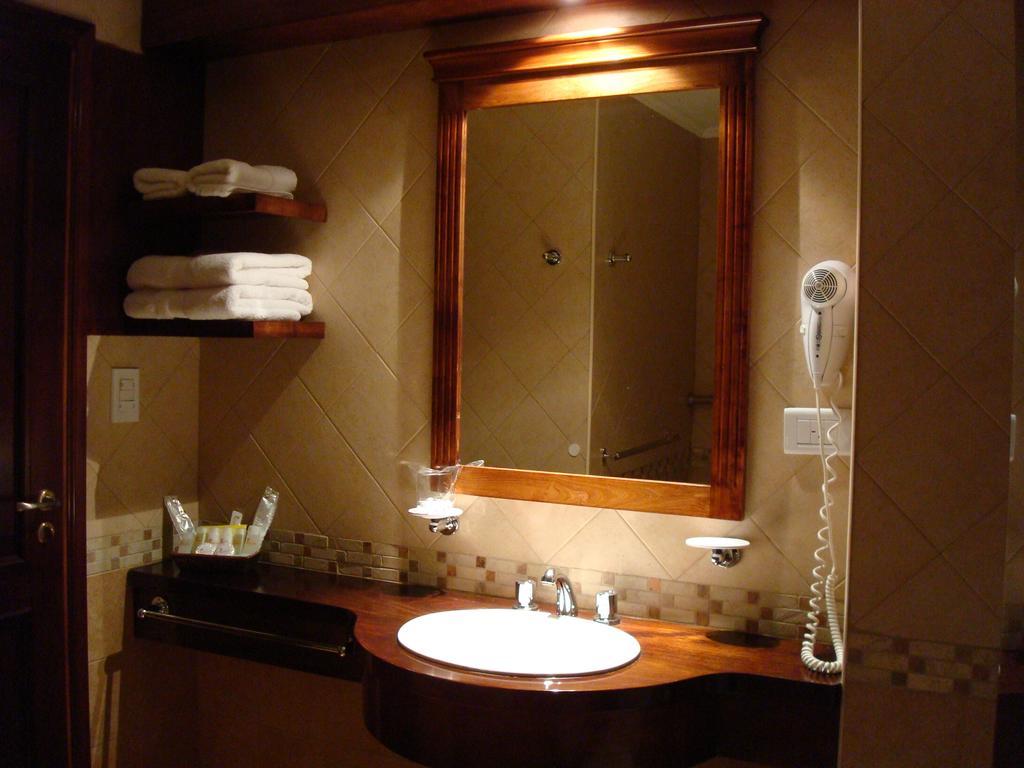 Standard Double or Twin Room,115142711:JPEG