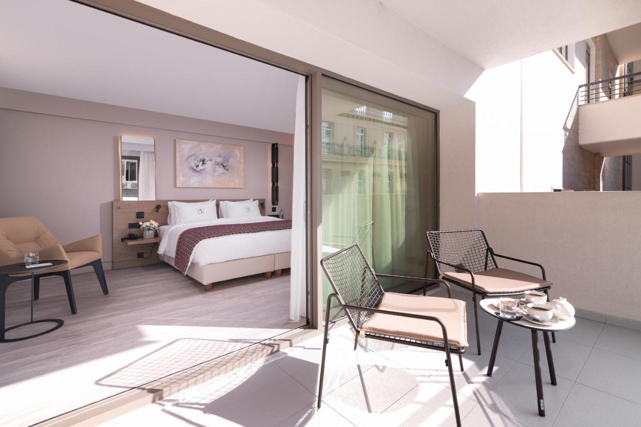 Zimmer mit Queensize-Bett und Balkon