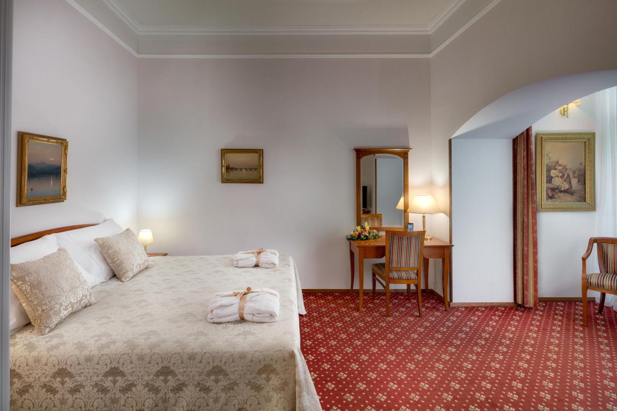 Superior Double or Twin Room,644810508:JPEG