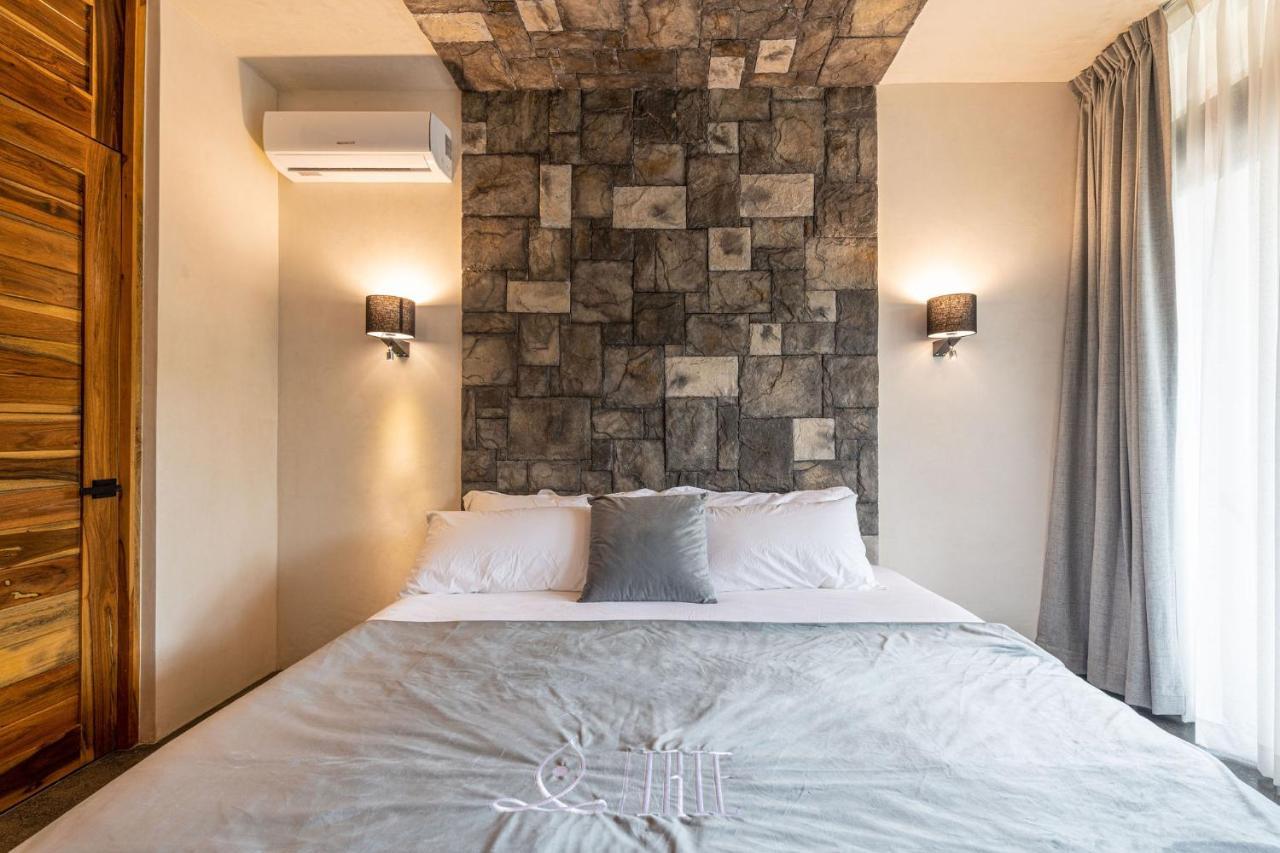 Three-Bedroom Deluxe Apartment