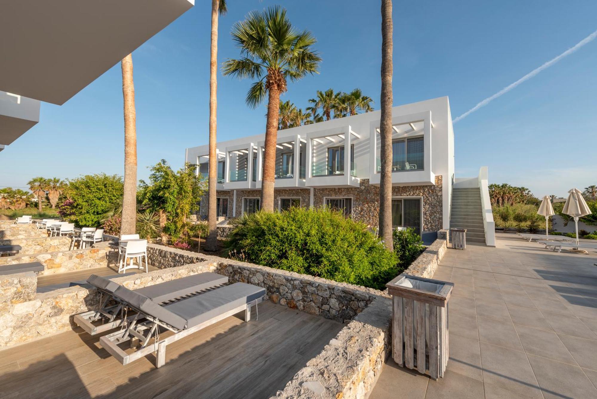 Deluxe Veranda Pool View