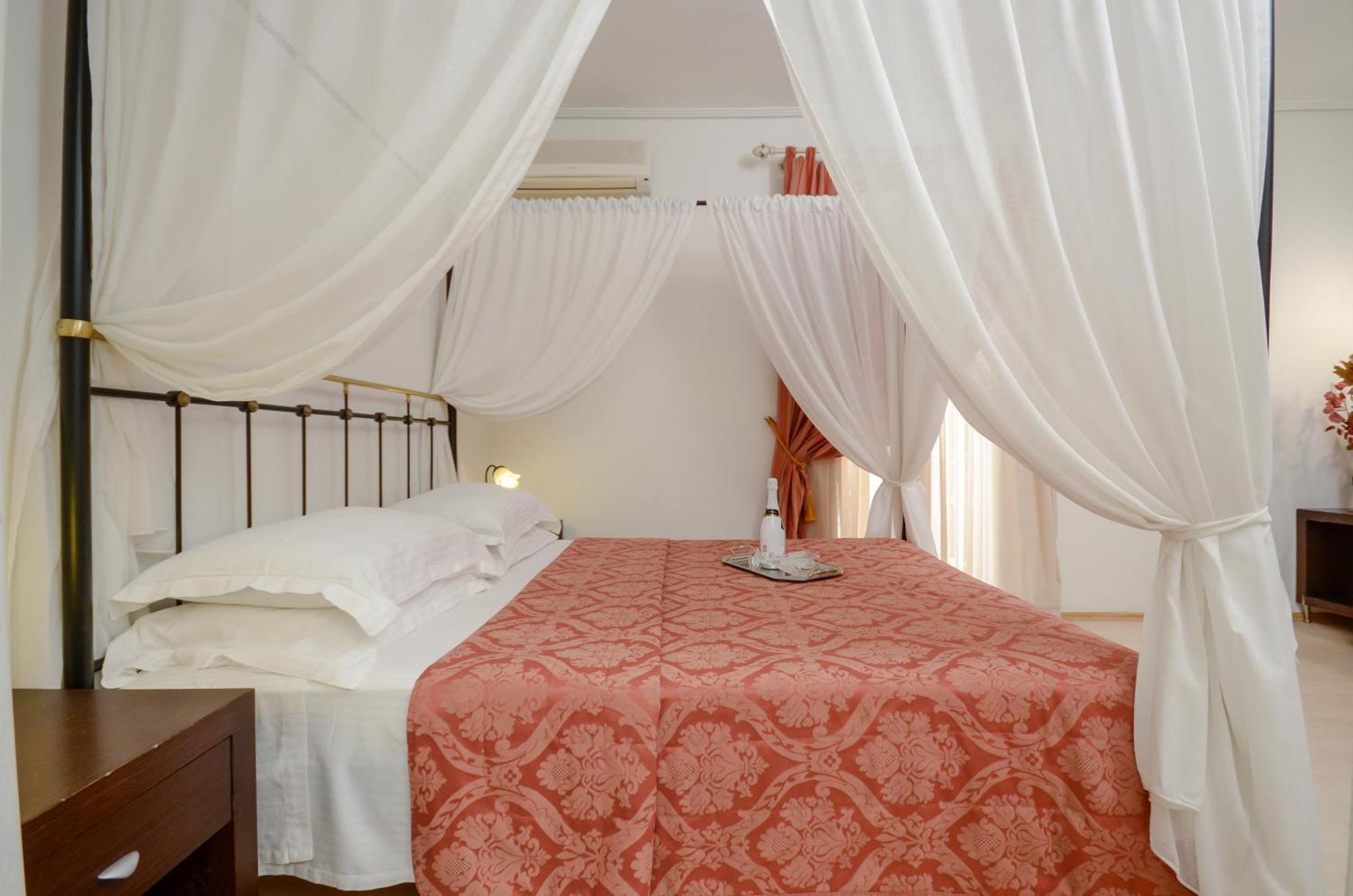 Honeymoon Suite
