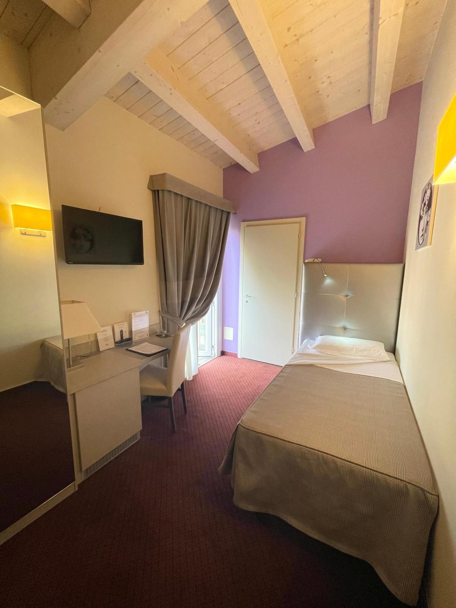 Single Room,1209245665:JPEG