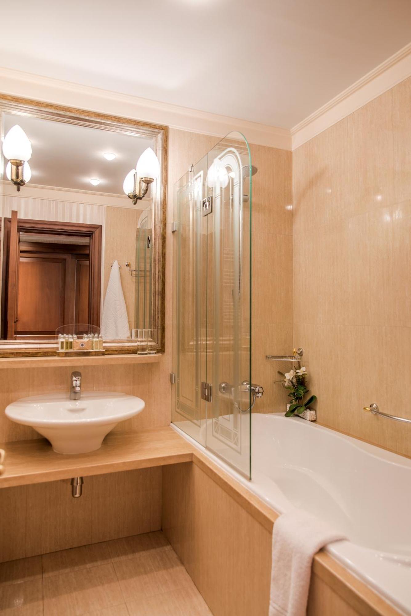 Executive Twin Room with Free Access to Relax Room,1210167331:JPEG