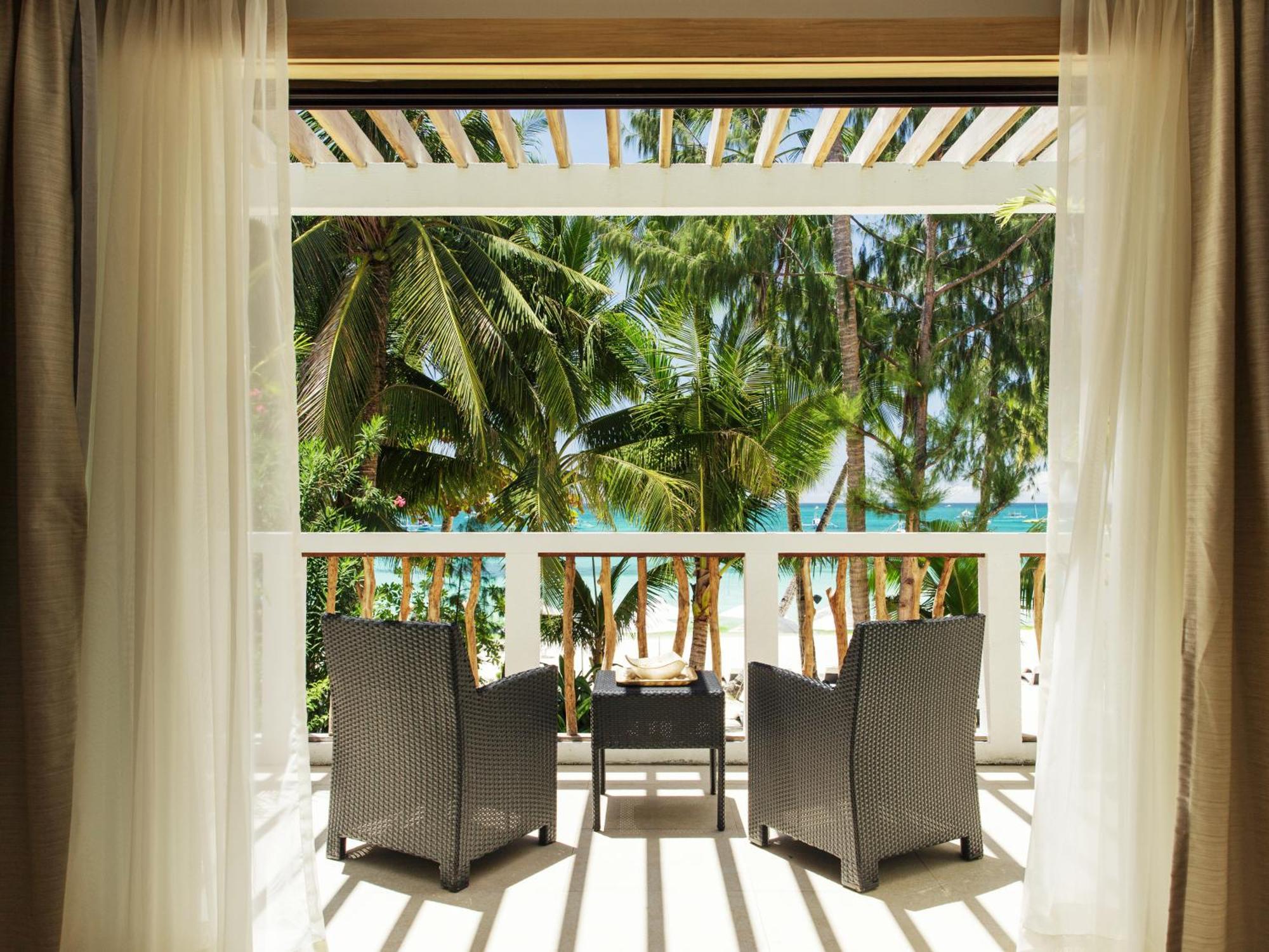 Family Beachfront Suite