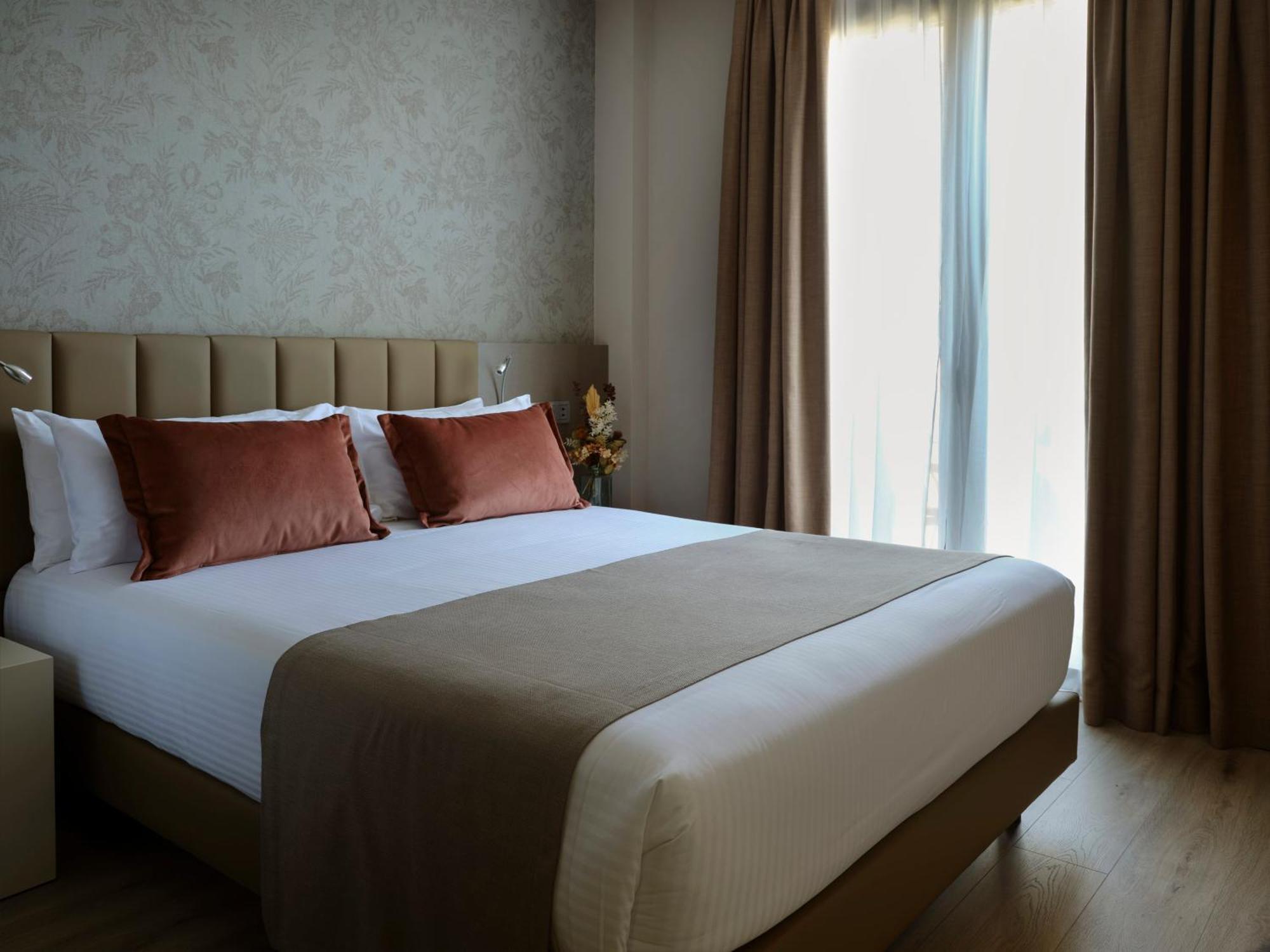 Single Room with Balcony,1589244271:JPEG