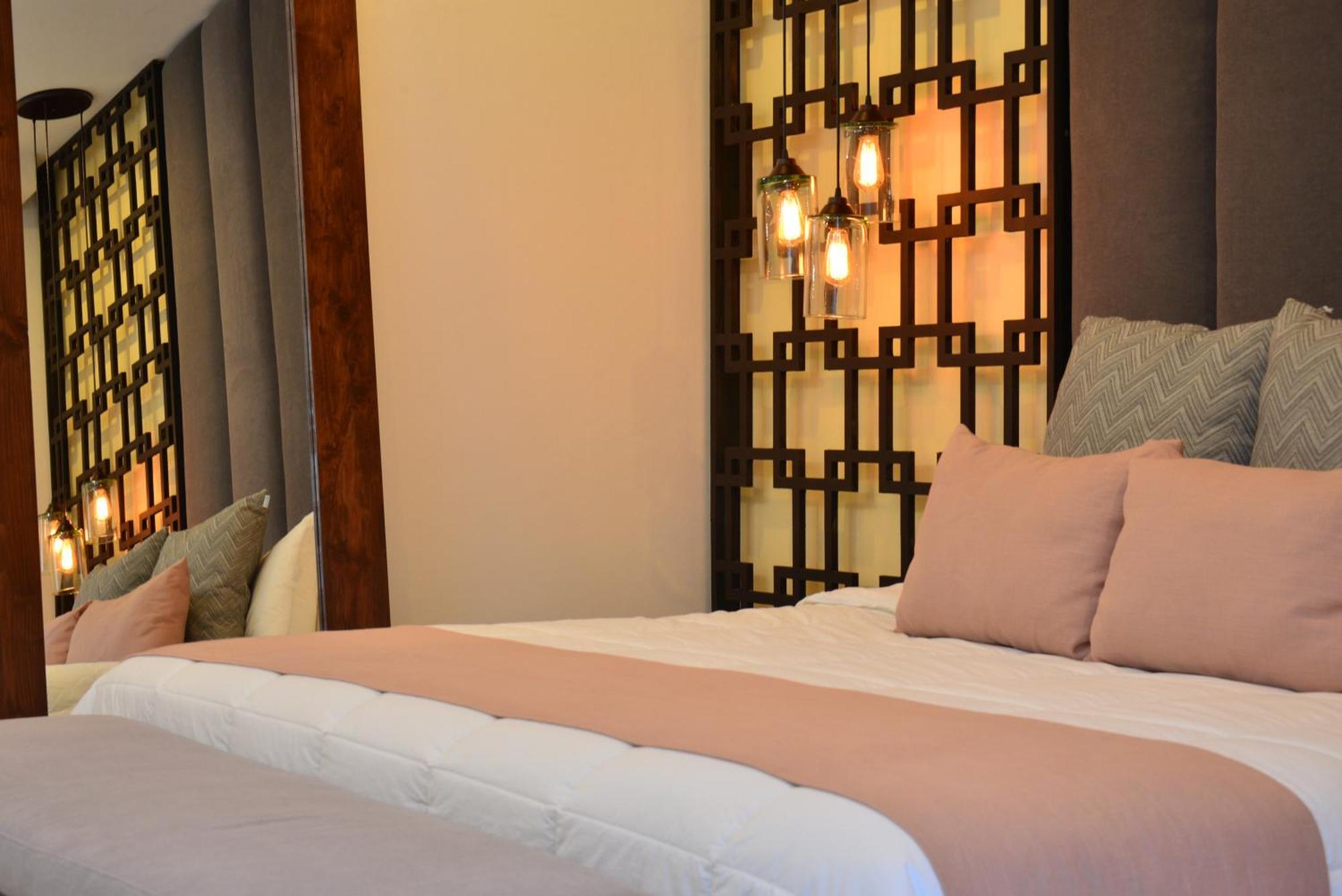 Grand Deluxe Room Pool Side