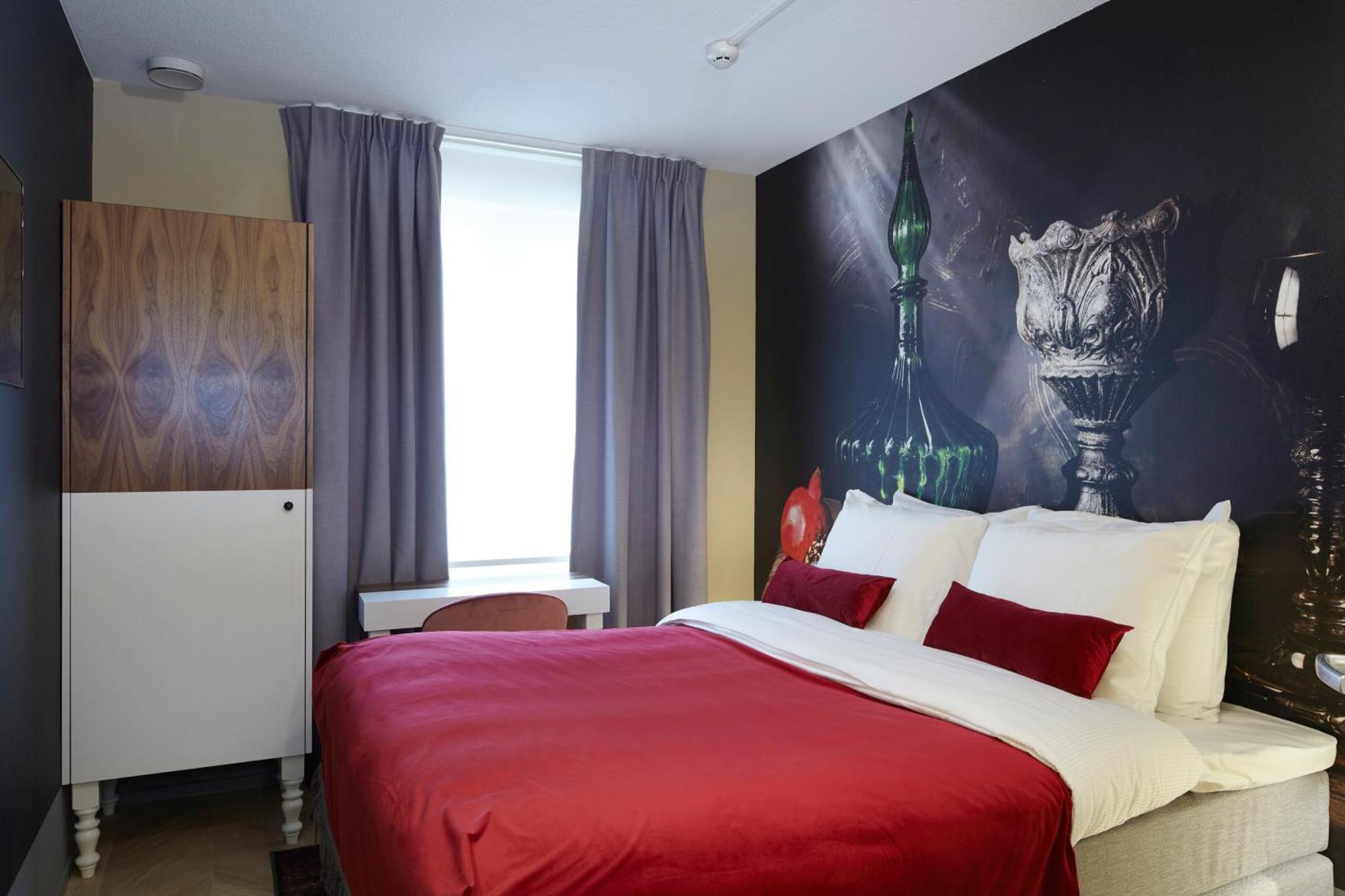 Small Double Room,260932545:JPEG