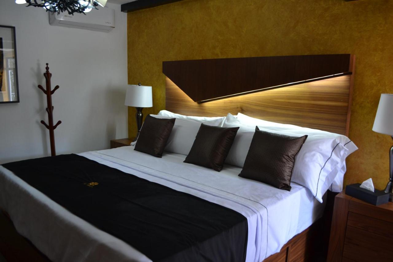 Queen Suite with Pool View