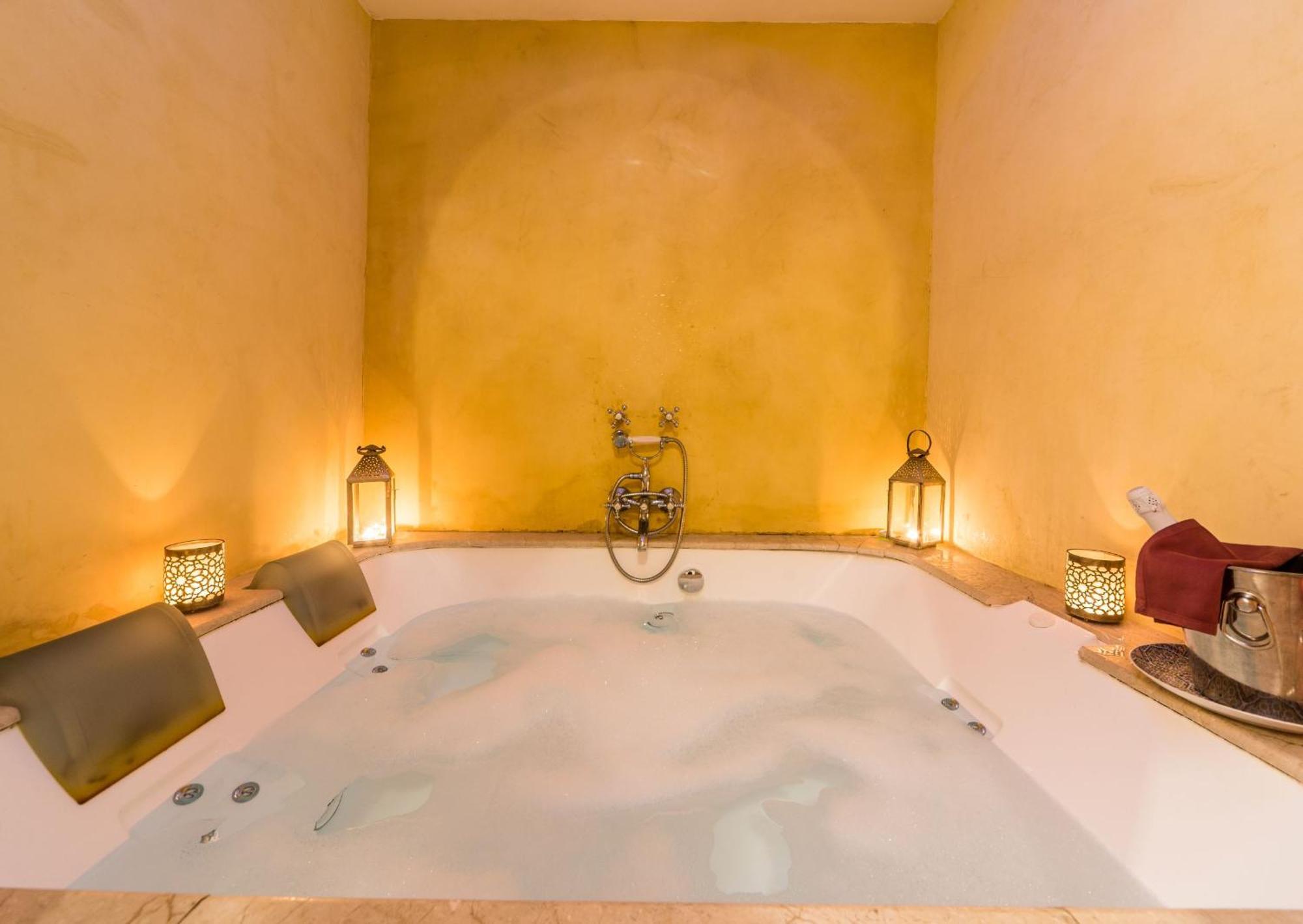 Queen Suite Spa Bath