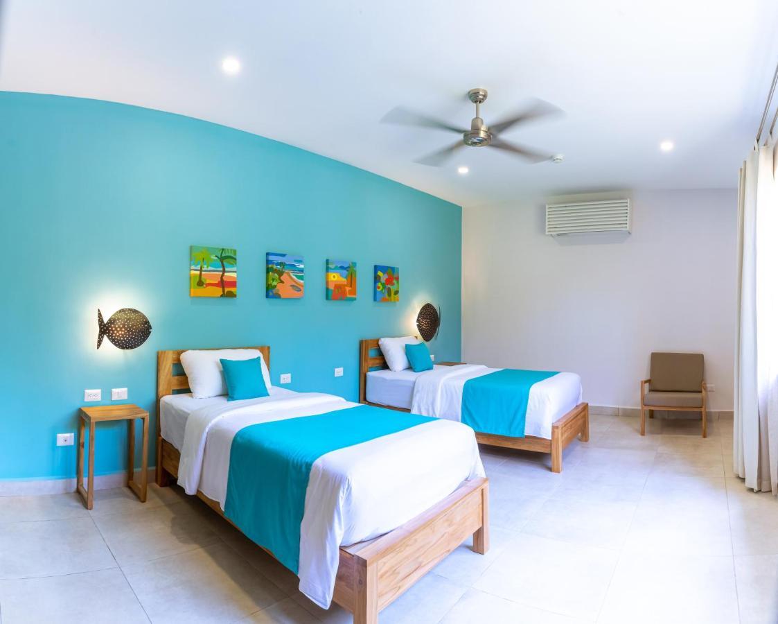 Motmot  One King Bed + Two single