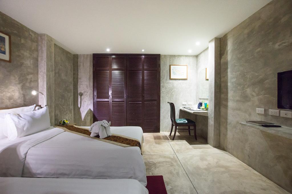 Standard King Room No Window