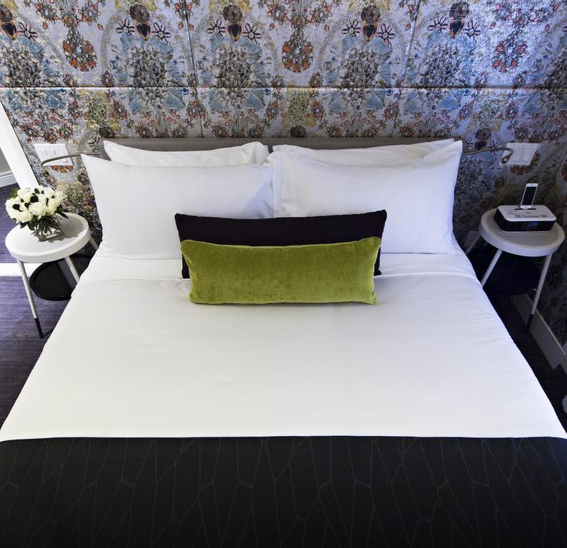 Queen Room with Roll In Shower - Accessible
