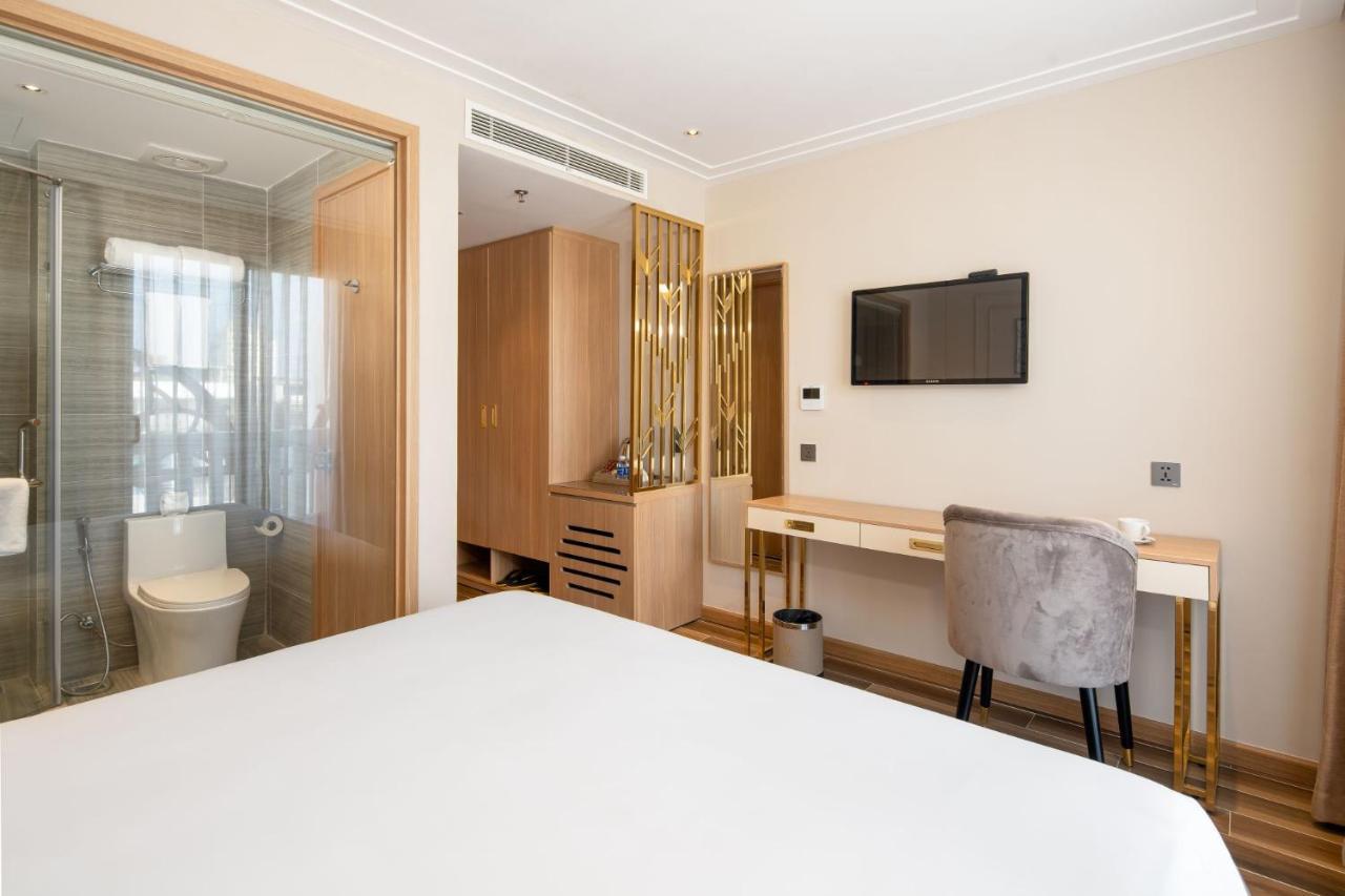 Phòng Deluxe Giường Đôi Nhìn Ra Thành Phố
