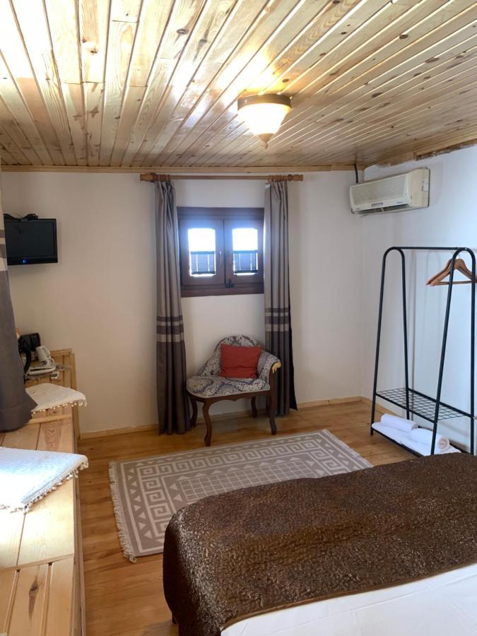 Deluxe Double Room with Side Sea View