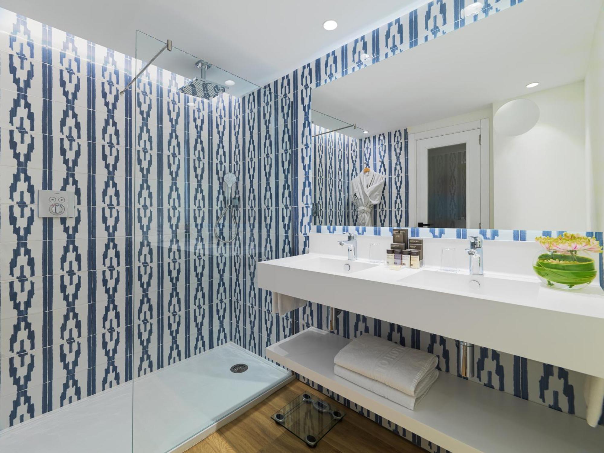 Superior Double or Twin Room with Sea View,1555750096:JPEG