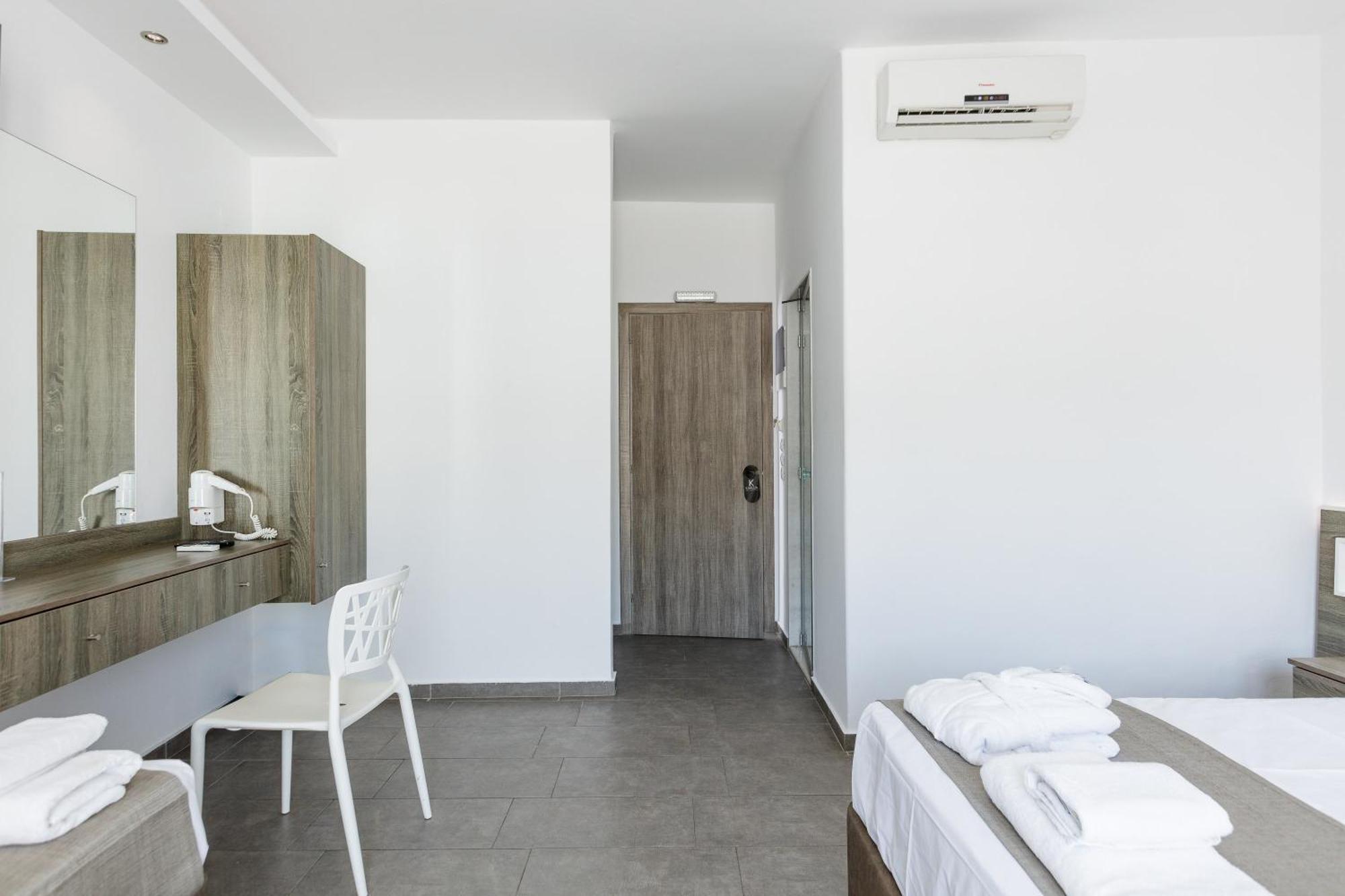 Triple Room,1273256242:JPEG