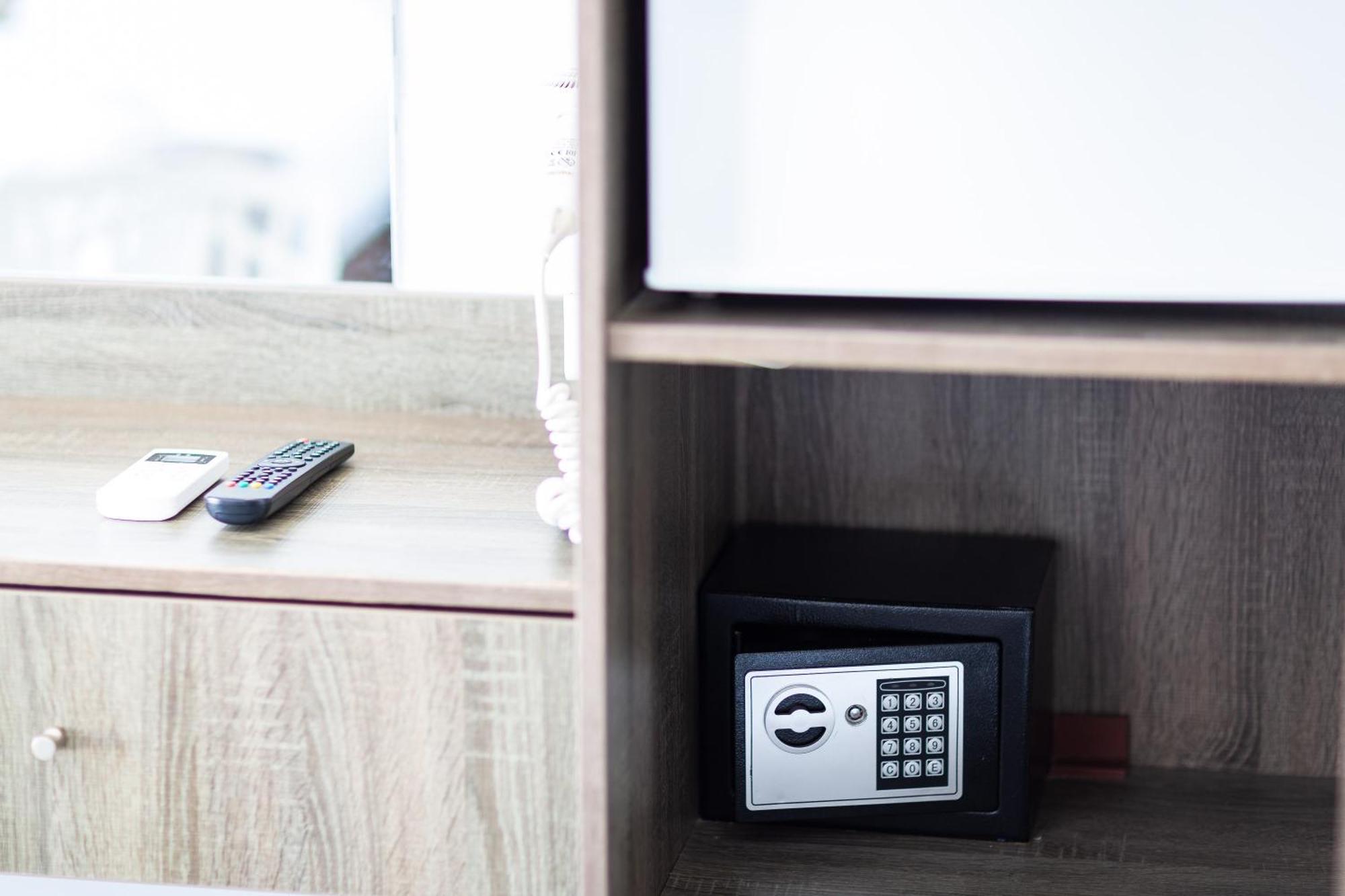 Economy Room,1273257751:JPEG