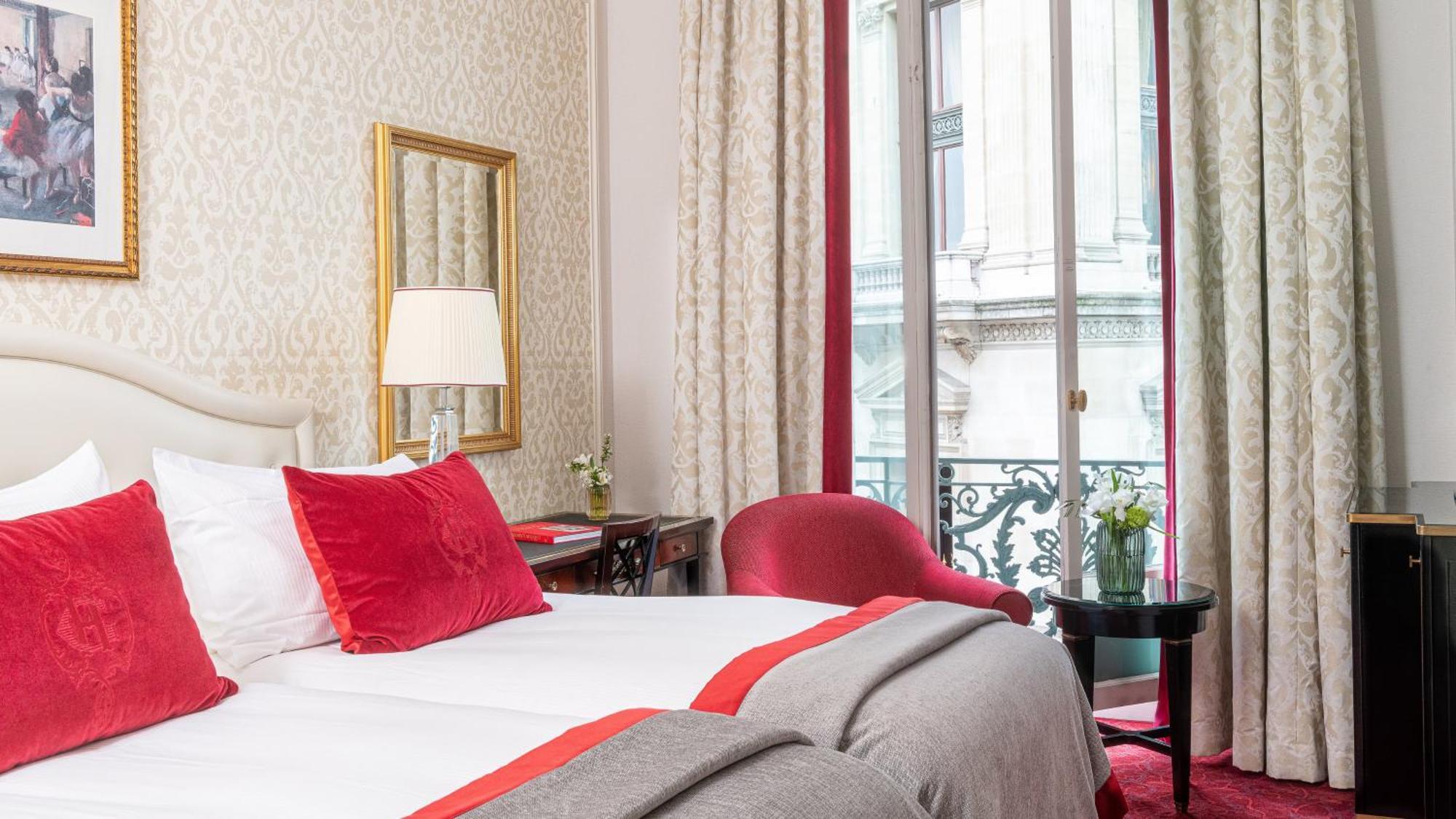 Classic Twin Room with Balcony and Opera View
