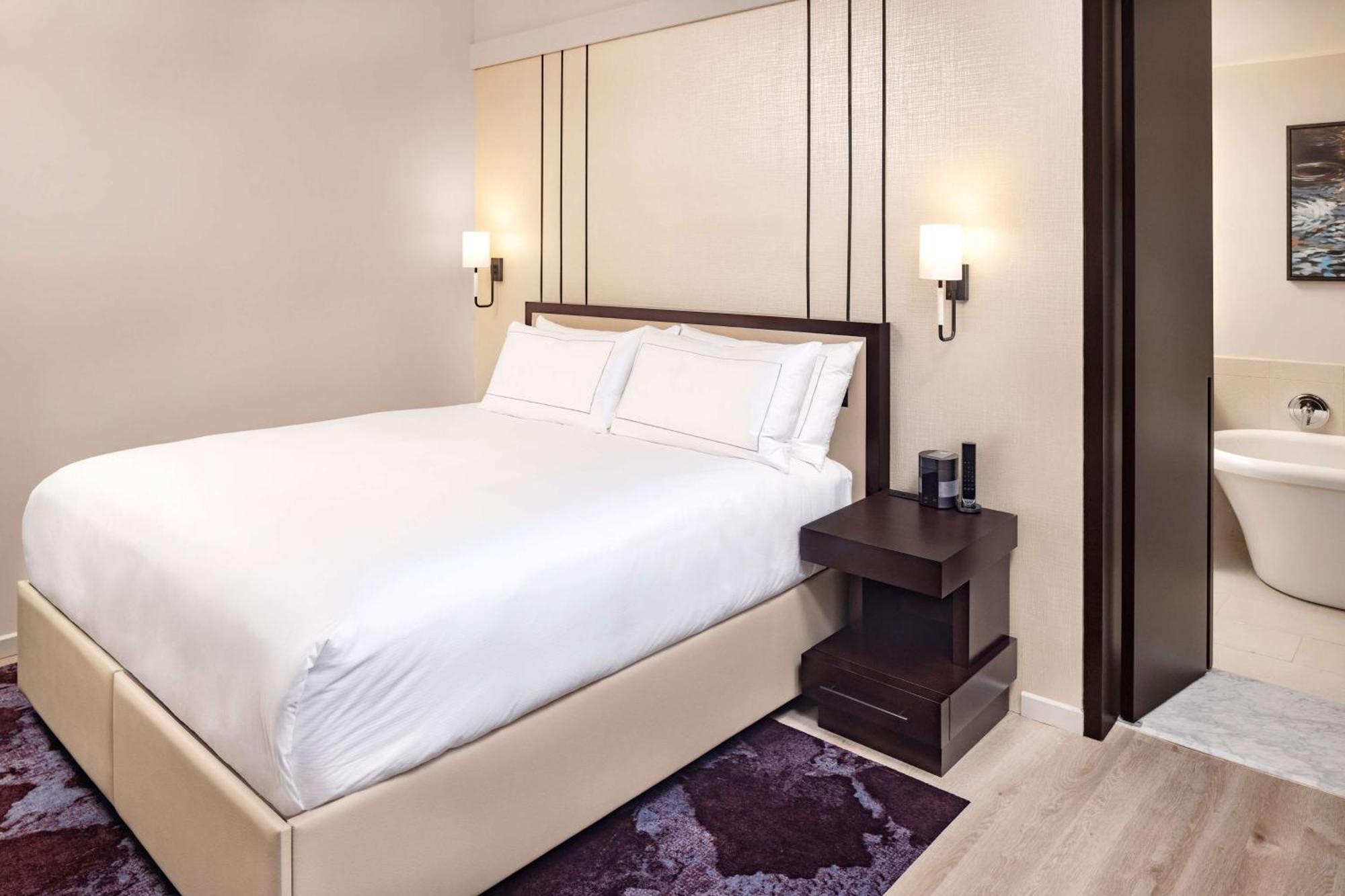 One-Bedroom Premier King Suite