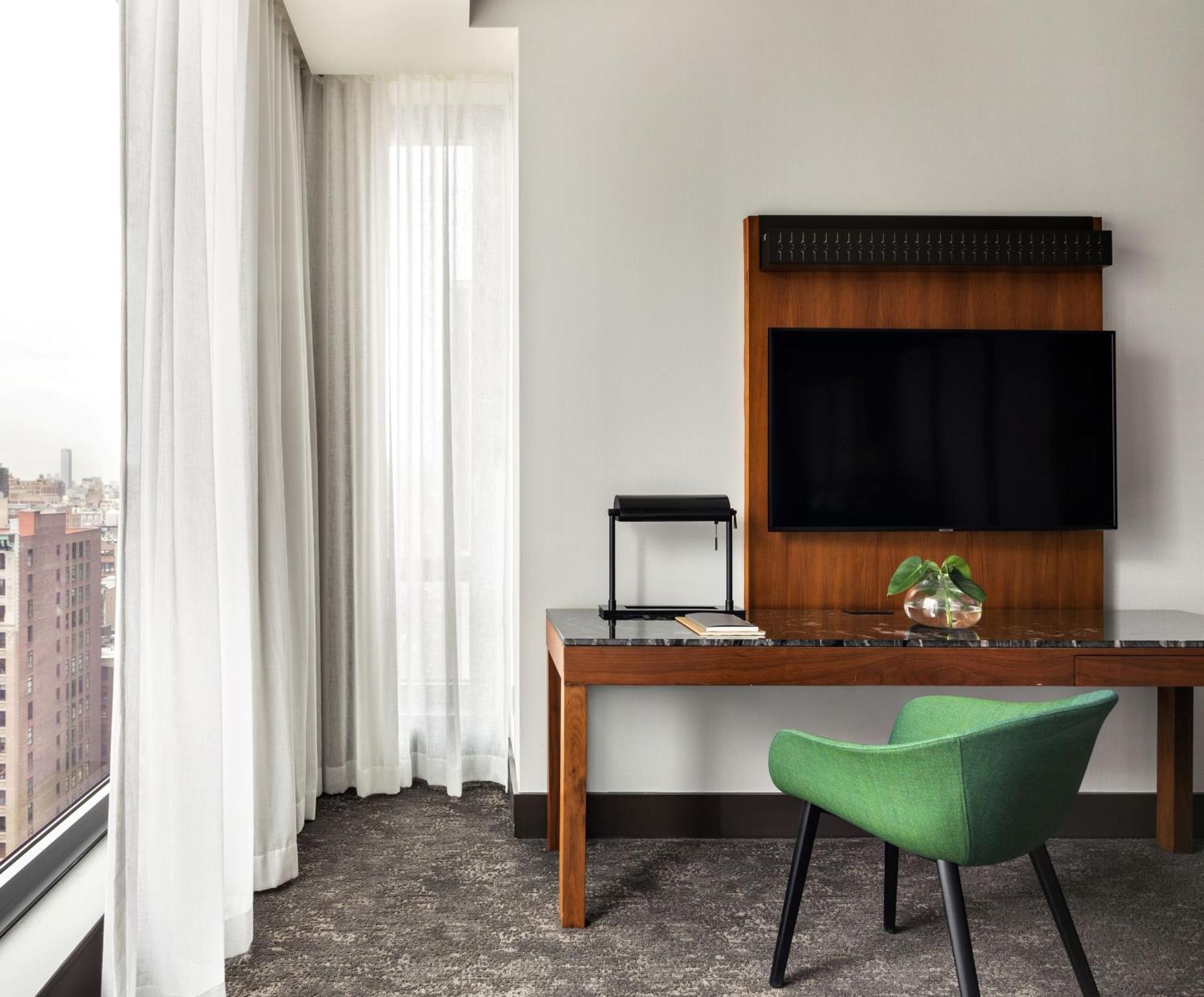 Premium King Room with City View