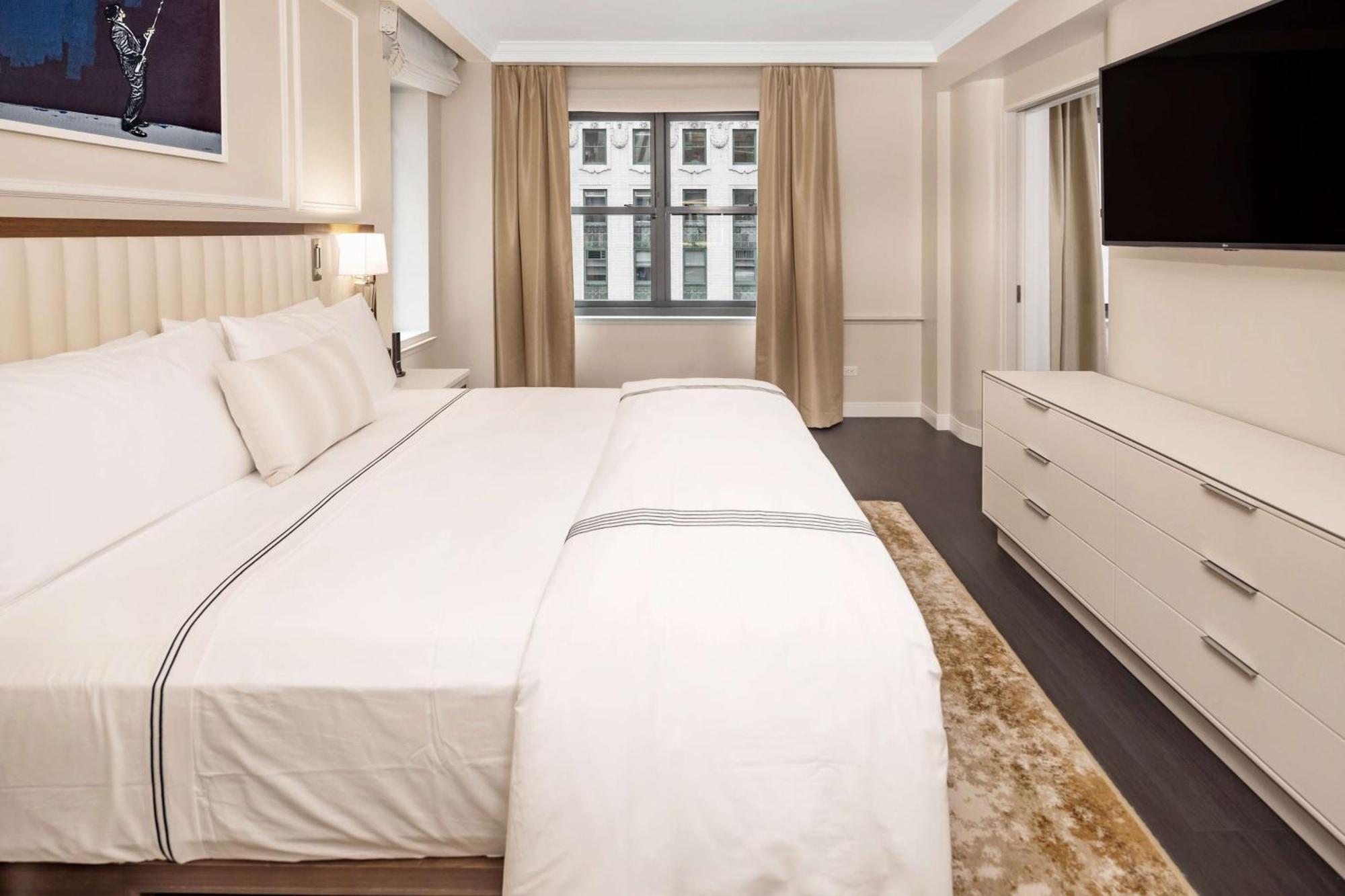 One-Bedroom King Suite Premier Sofa Bed