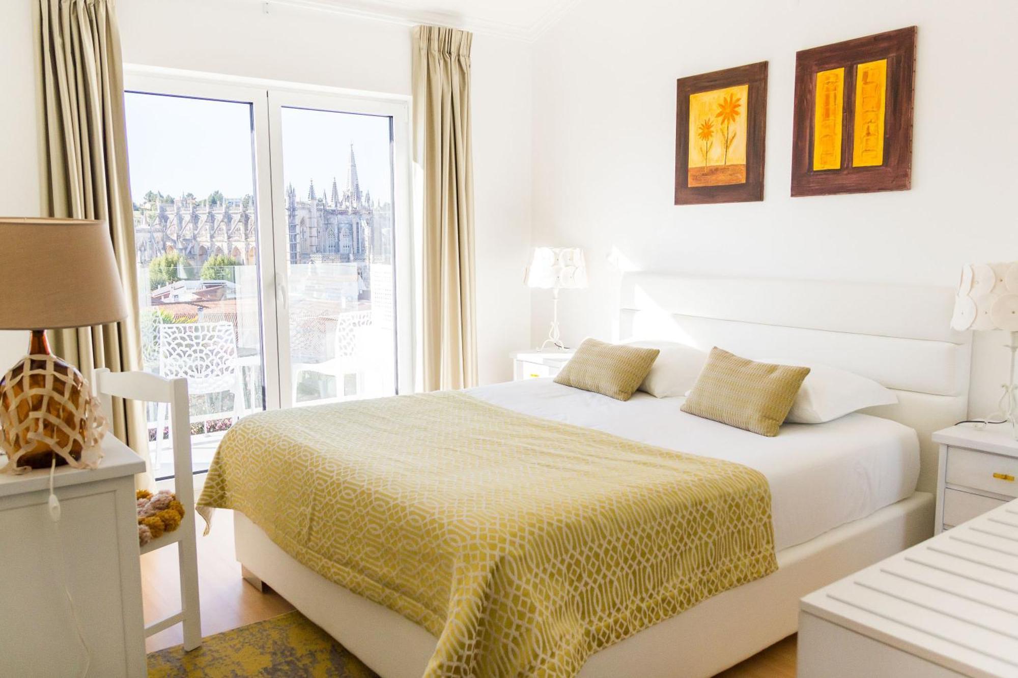 Habitación Doble Superior con balcón y vistas al monasterio