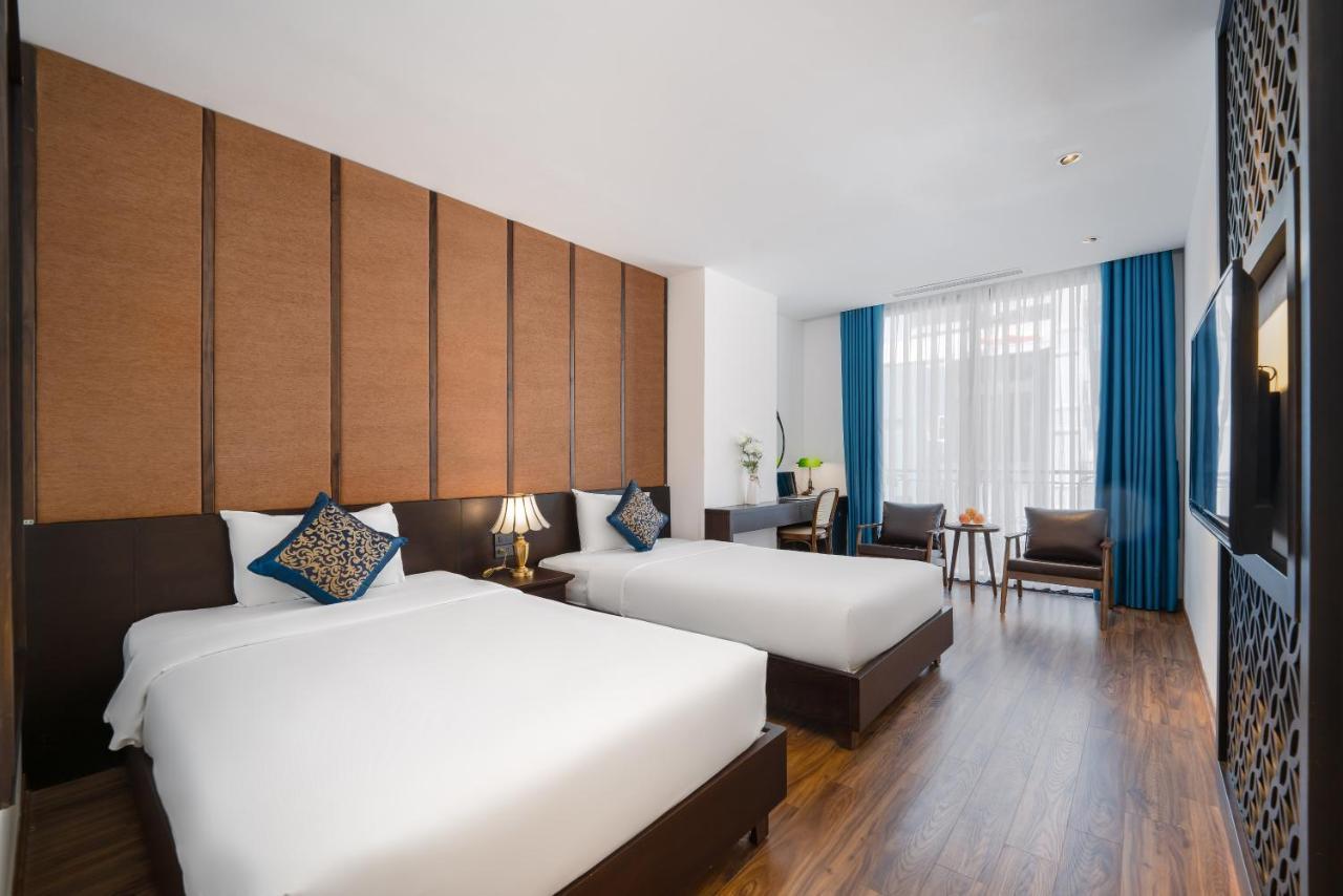 Deluxe Twin Room with Balcony