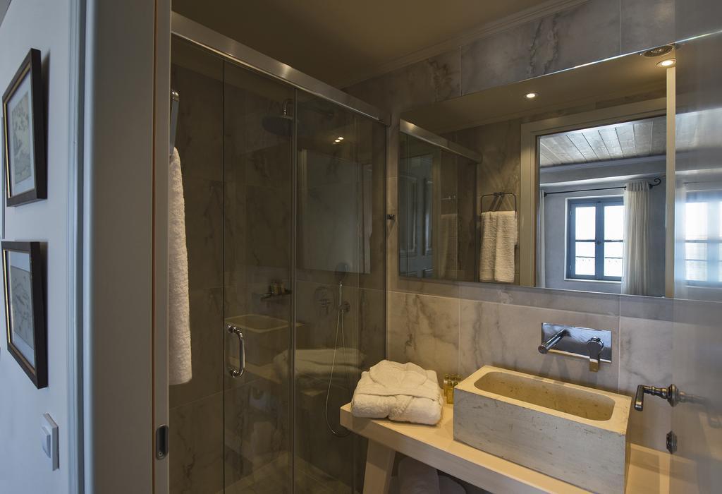 Deluxe room with Sea View and Balcony