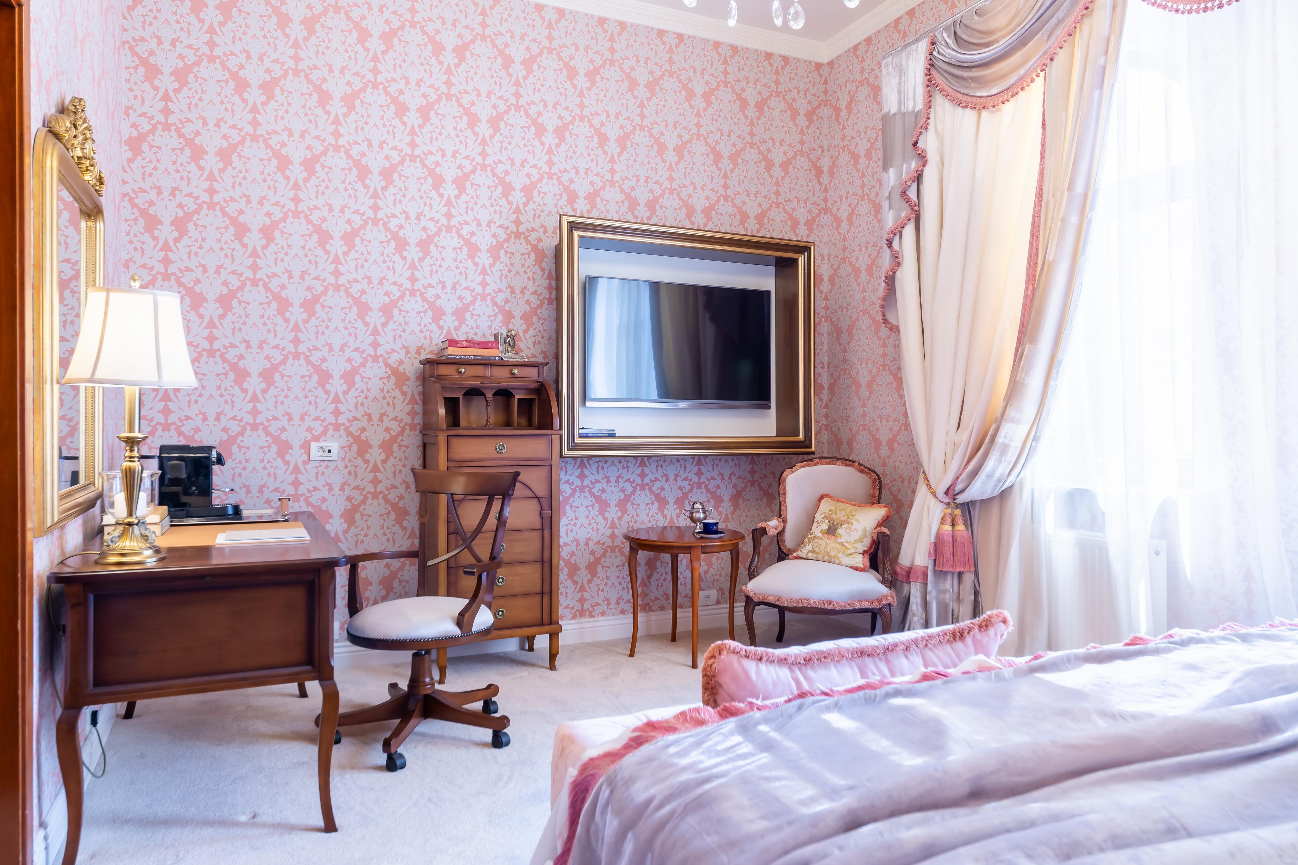 Deluxe Chic Room