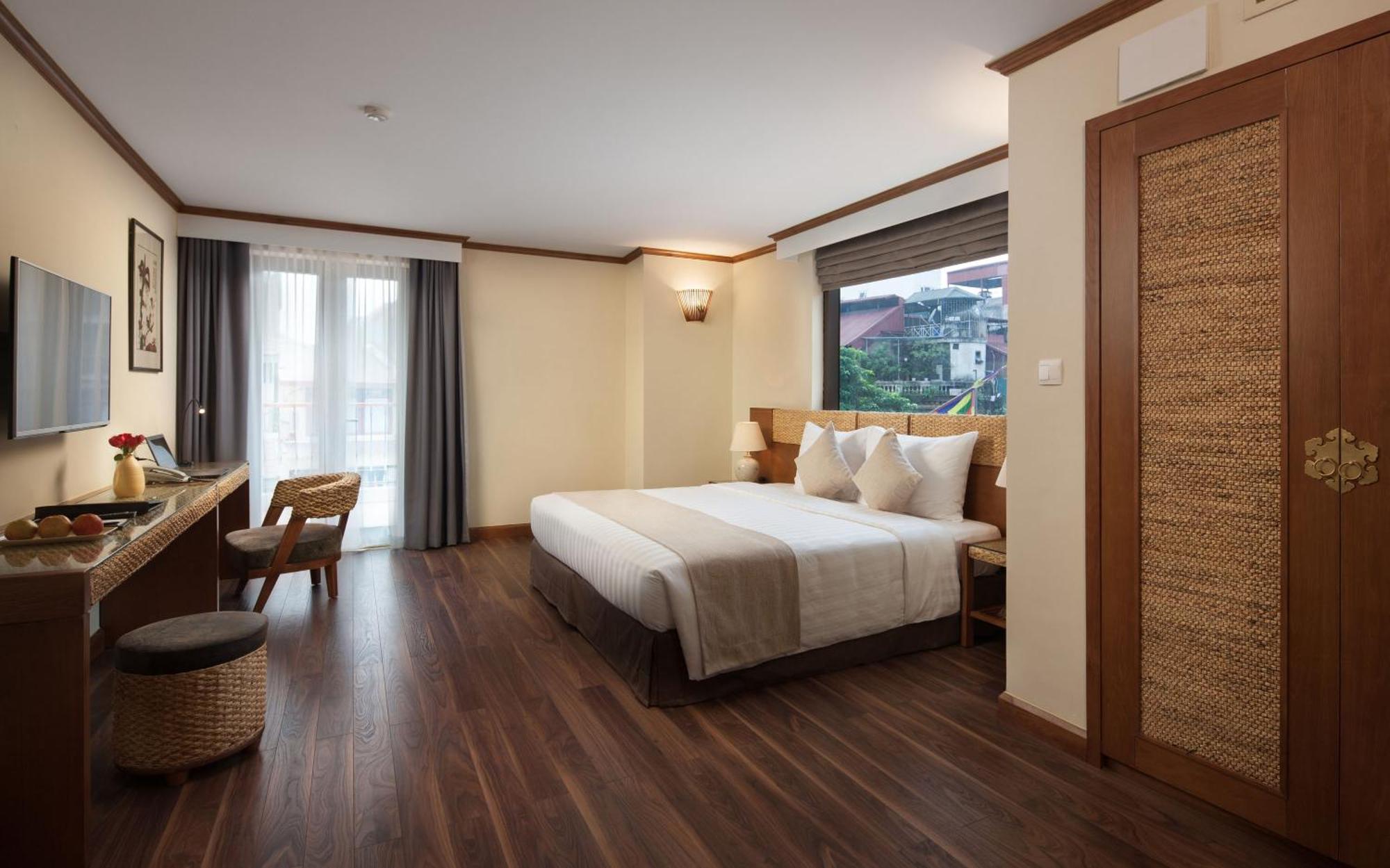 Premier Room Balcony,1381569527:JPEG