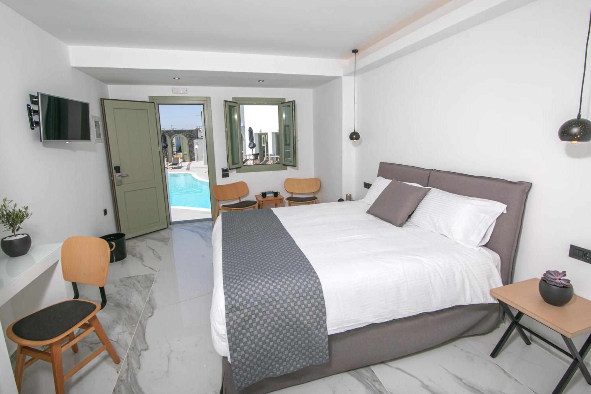 Superior Suite with pool view