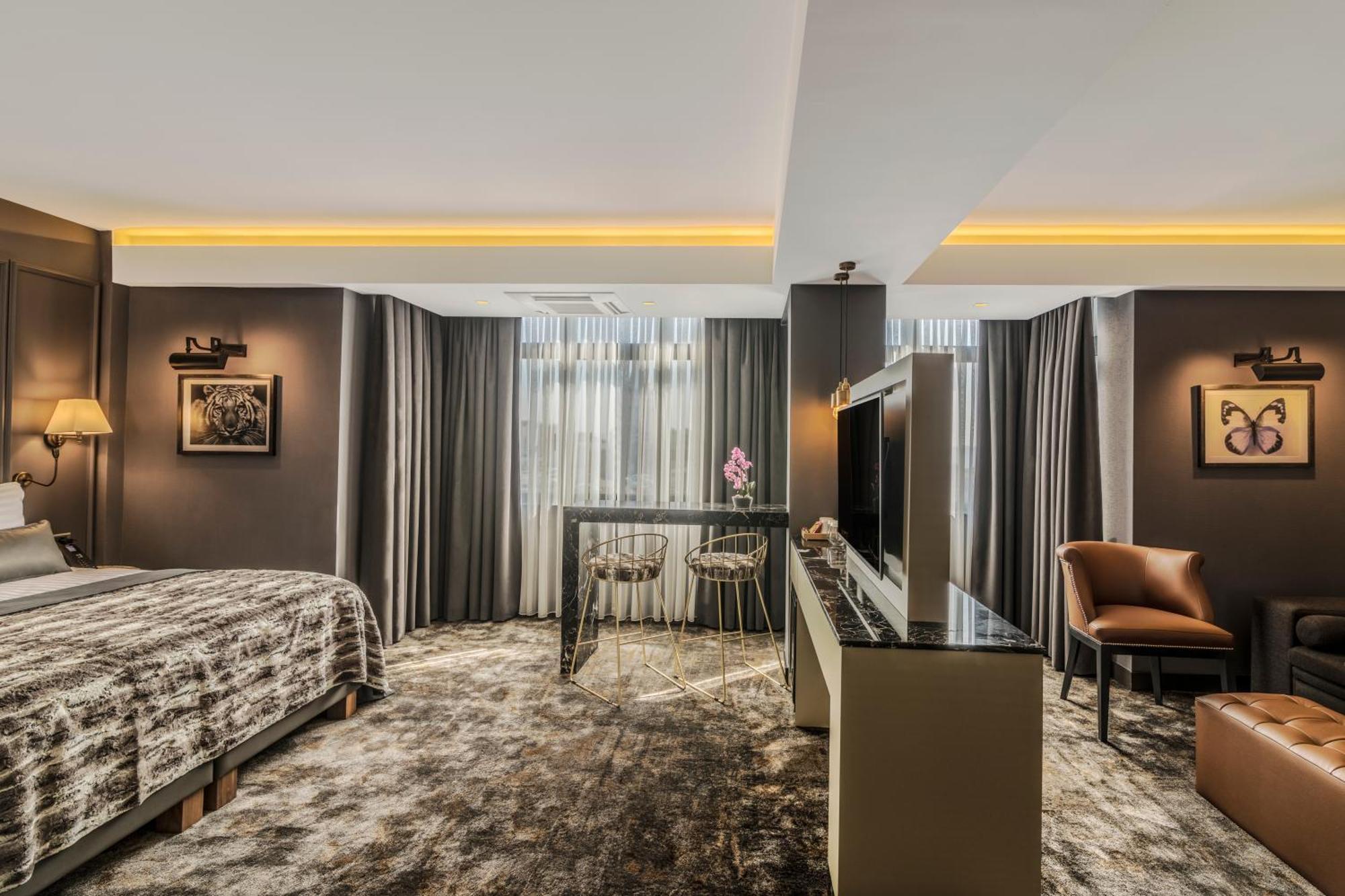 Deluxe King Suite