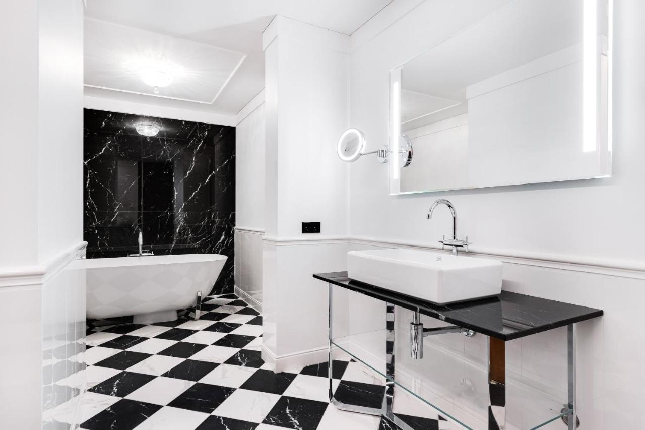 Deluxe Double Room Bath