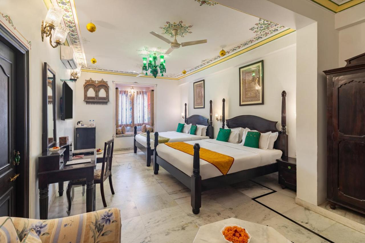 Royal Family Room | Welcome Drink | 20% Off Lunch