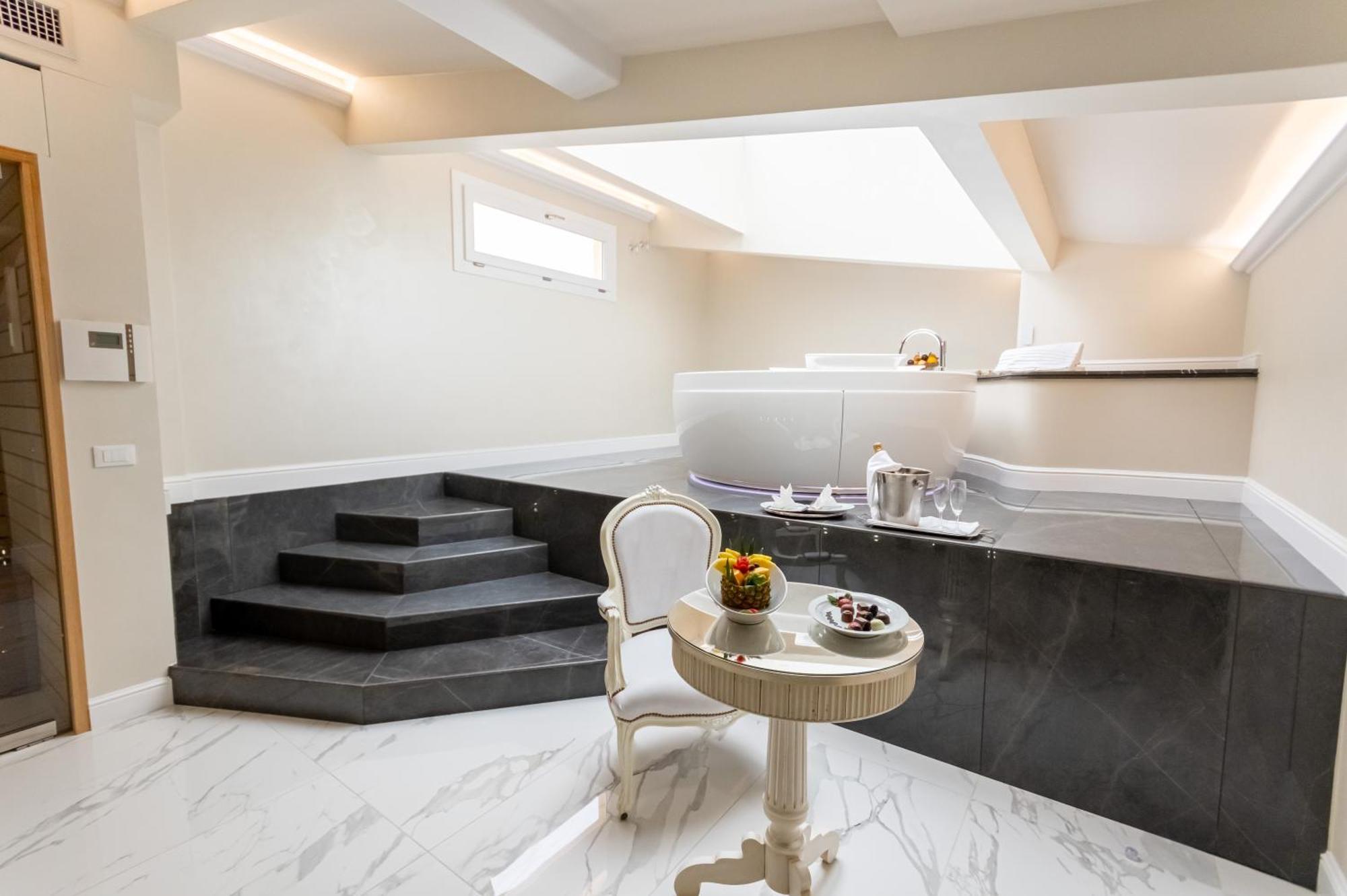 Deluxe Suite Spa Bath Sauna Spa Access