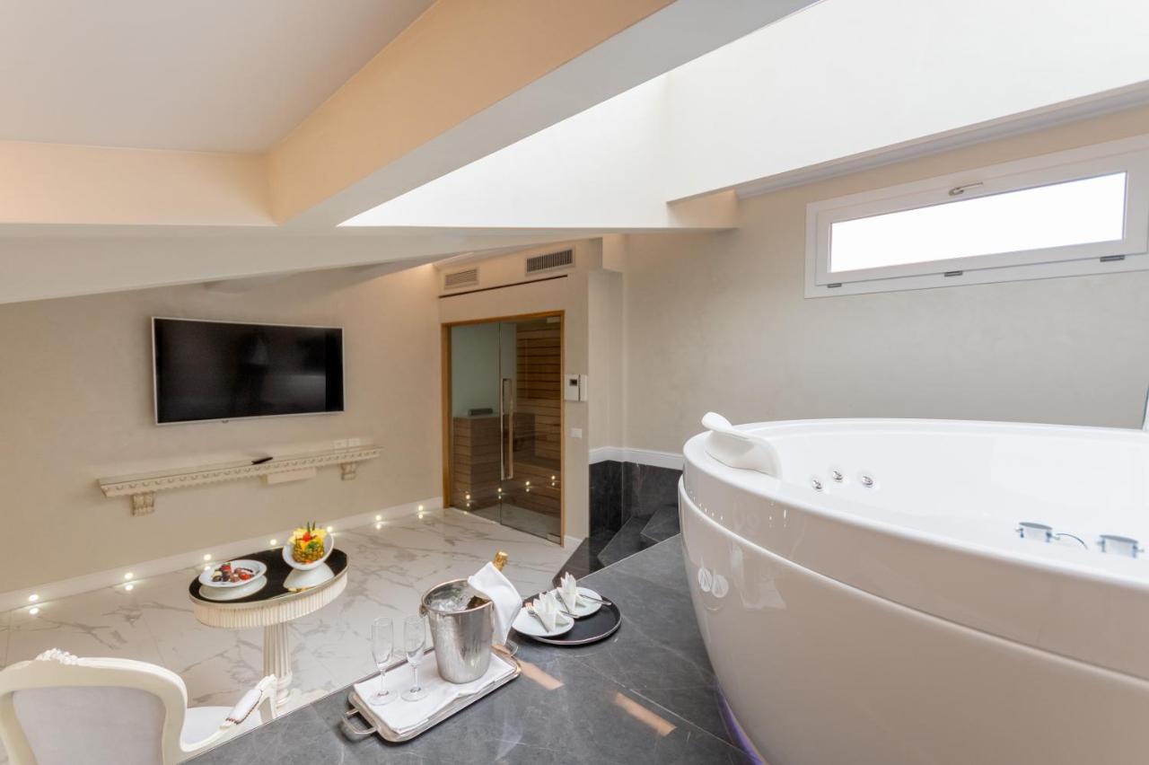 Deluxe Suite Spa Bath Sauna Spa Access