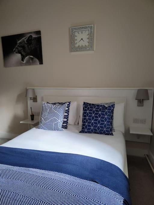 Standard Queen Room,1296918760:JPEG