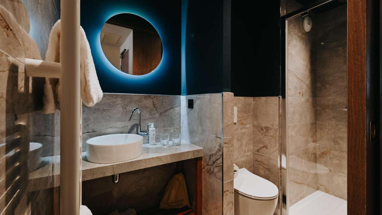 Standard Room,1297003936:JPEG